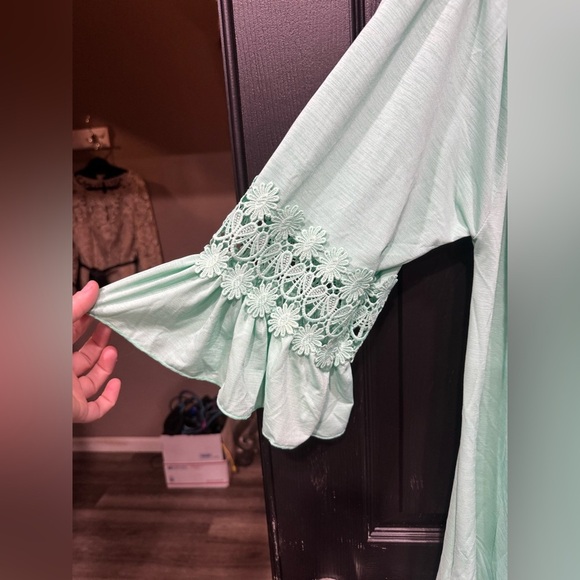 3/$15🩶WinWin Mint Green Tunic with Ruffle Sleeves - Picture 4 of 4